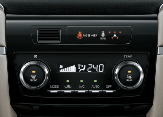 RUSH S 1.5AT -  Khu vực điều khiển âm thanh, điều hòa