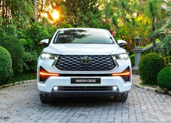 INNOVA CROSS 2.0G -  Thiết kế đầu xe