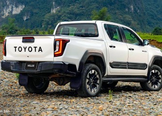 HILUX STANDARD 2.8 4x2 MT -  Thiết kế đuôi xe