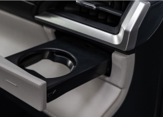 VELOZ CROSS CVT -  Khay giữ cốc tiện lợi