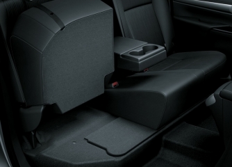 HILUX 2.4L 4X2 AT -  Hàng ghế sau gập 40/60