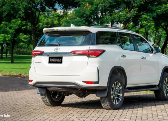 FORTUNER LEGENDER 2.7AT 4x4 -  Phần đuôi xe